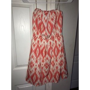 Strapless flow dress